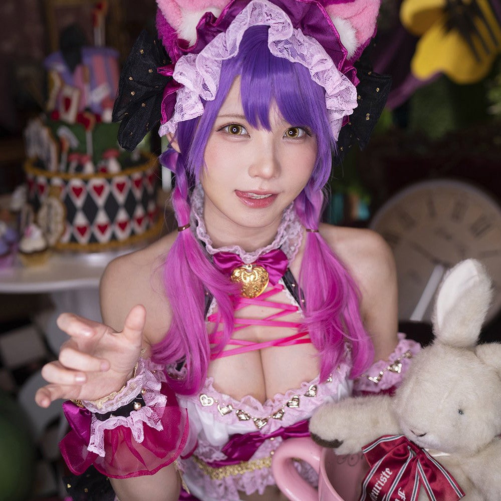 コスプレイヤーえなこが美バスト全開 ハロウィンにチェシャ猫コスを披露 マイナビニュース