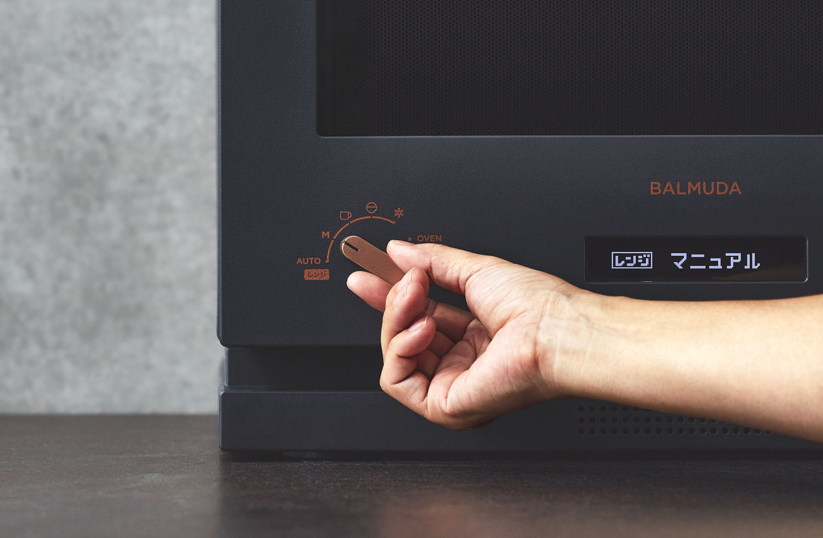 ボタンではなくダイヤルでモードを指定。ギターの音が鳴ったり、液晶にカタカナが表示されたりするなどユニークな機能を持つ