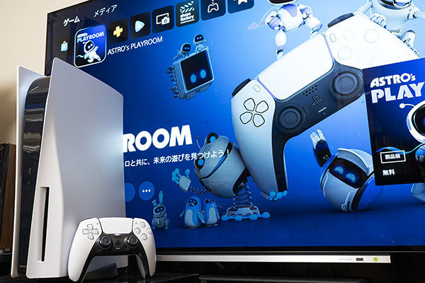 ユニークなPS5の外観をじっくり観察! 歴代プレステも一緒に並べてみた 