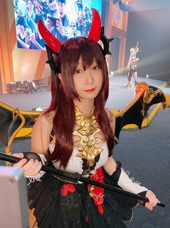 コスプレイヤー伊織もえが 荒野行動 小悪魔コスを披露 マイナビニュース