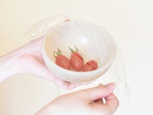 【目から鱗!】食用品ラップのイライラは輪ゴムで解決! - 「あるあるからのスッキリ!」「知ってると知らないとでは大違い!」と納得の声