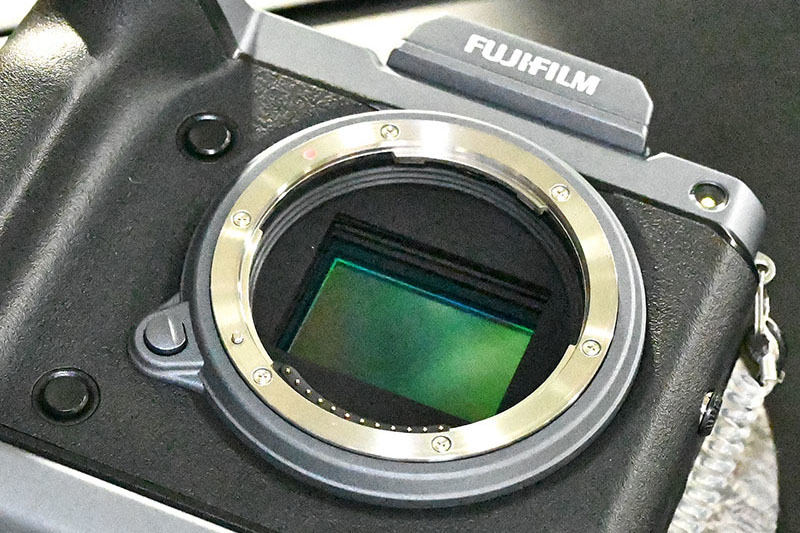 富士フイルム、中判ミラーレス「GFX100」に専門機関向けの赤外線領域撮影モデル