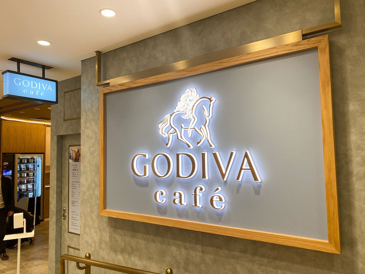 日本初 ゴディバ カフェ が東京駅に登場 限定チョコドリンクやフードも マイナビニュース