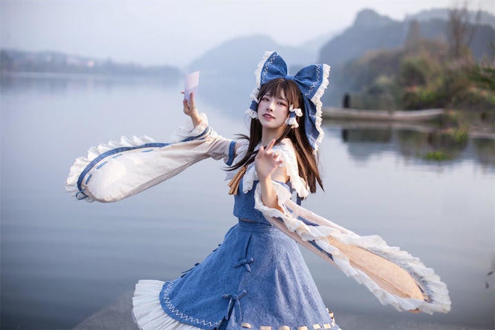 中国人コスプレイヤー 千葉チュチュ 幻想的な世界観が美しい 東方project 霊夢コスプレを披露 マイナビニュース