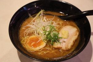 回転寿司のラーメンが美味い! はま寿司「北海道紀行」で味噌ラーメン三種を食べ比べ