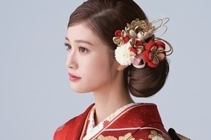 生見愛瑠、艶やかな振袖で今年振り返る「進化の一年で、幸せな一年」