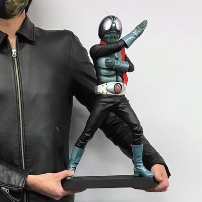 仮面ライダー生誕50周年を記念して仮面ライダー旧1号が約400mm迫力の