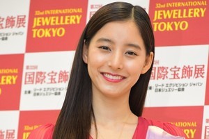 新木優子、ジュエリーとの深い縁「母も私がお腹の中にいるときに…」