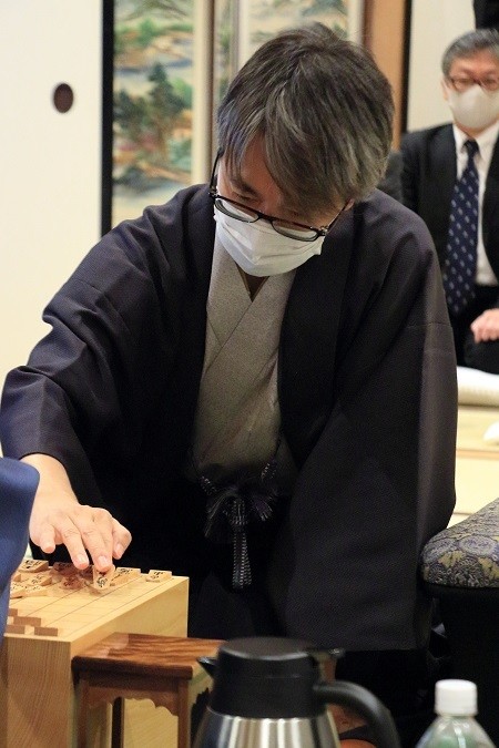 第33期竜王戦七番勝負第２局の羽生九段（提供：日本将棋連盟）