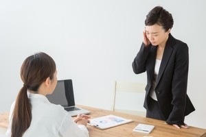 「出勤時刻の30分前には出勤しなさい」と指摘された若手社員。そのスカッとする言い返しに「正論」「もっと言え」の声 - 何分前に来るのが正解?