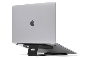 絶妙な角度でMacBookやiPadが使える金属製スタンド　フォーカルポイント