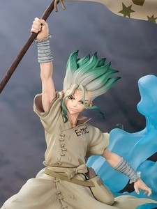 『Dr.STONE』旗を掲げる石神千空がポージングフィギュアで登場