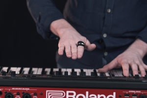 ローランド、指輪型MIDIコントローラー「Enhancia」の輸入販売を開始