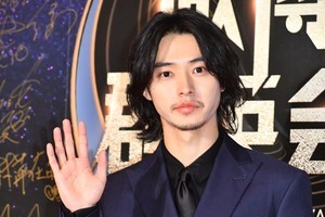 山崎賢人、WEIBO最優秀俳優賞に喜び「アジアの作品にもチャレンジしたい」