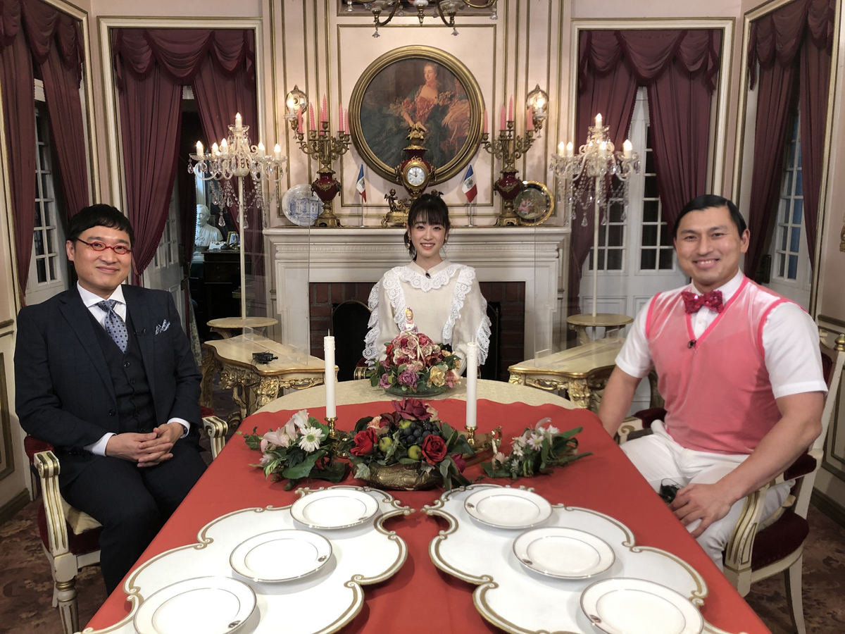 左から山里亮太、高橋ひかる、春日俊彰