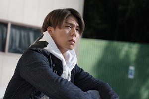 劇団EXILE・小野塚勇人、サックス初挑戦「思った以上に重かった」