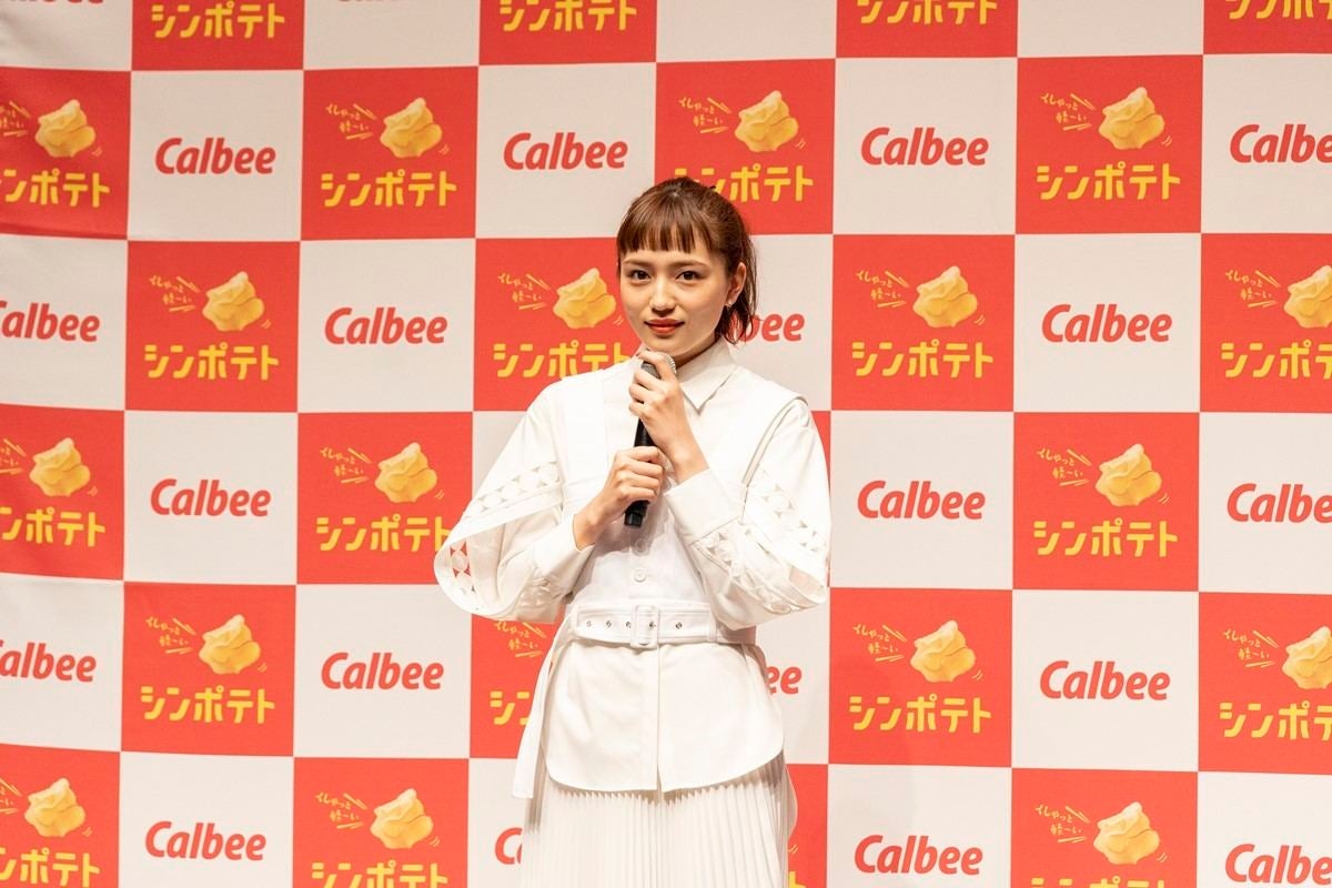 川口春奈がカルビー シンポテト 1周年記念に登場 新キャラクターの名前は マイナビニュース