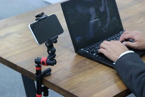 ヴァイテックイメージング、机にカメラやスマホを固定できるアーム