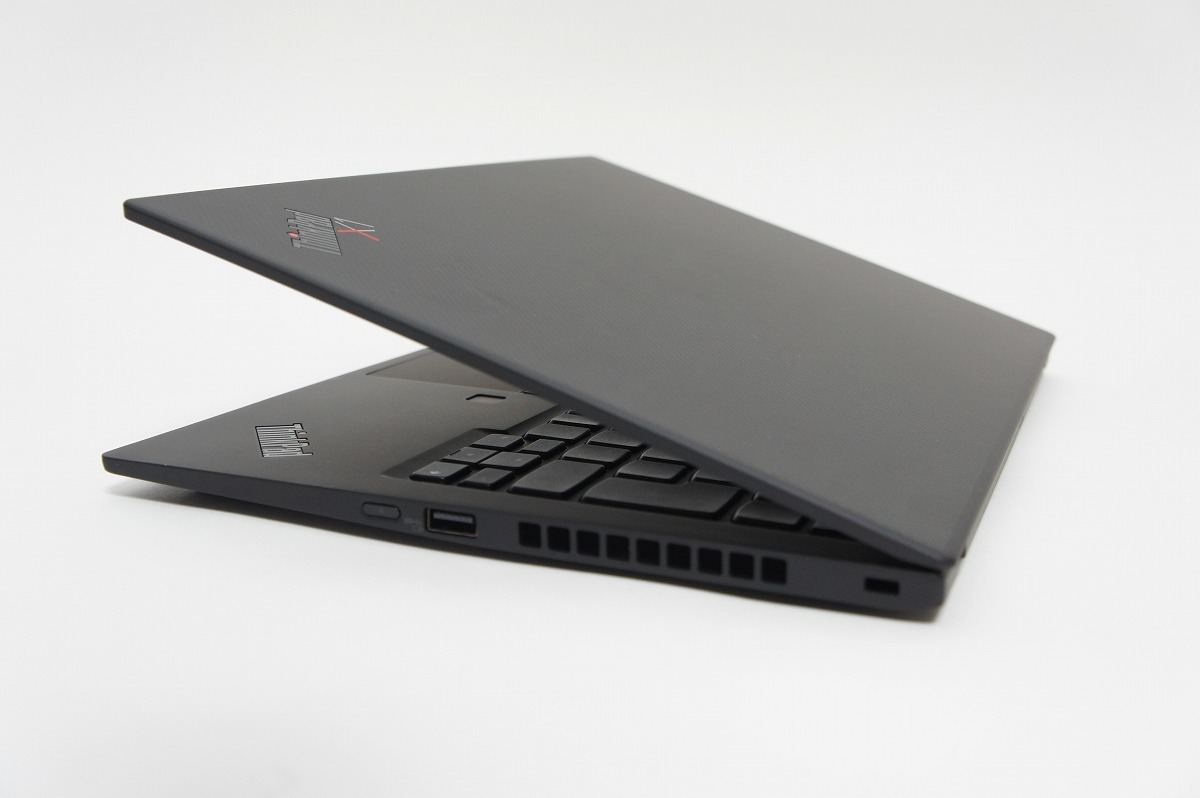 薄い軽い、高性能とこれぞ万能ノートPC！ 「ThinkPad X1 Carbon Gen 8