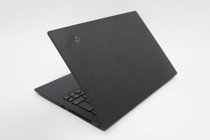 薄い軽い、高性能とこれぞ万能ノートPC！ 「ThinkPad X1 Carbon Gen 8」長期レポートその1