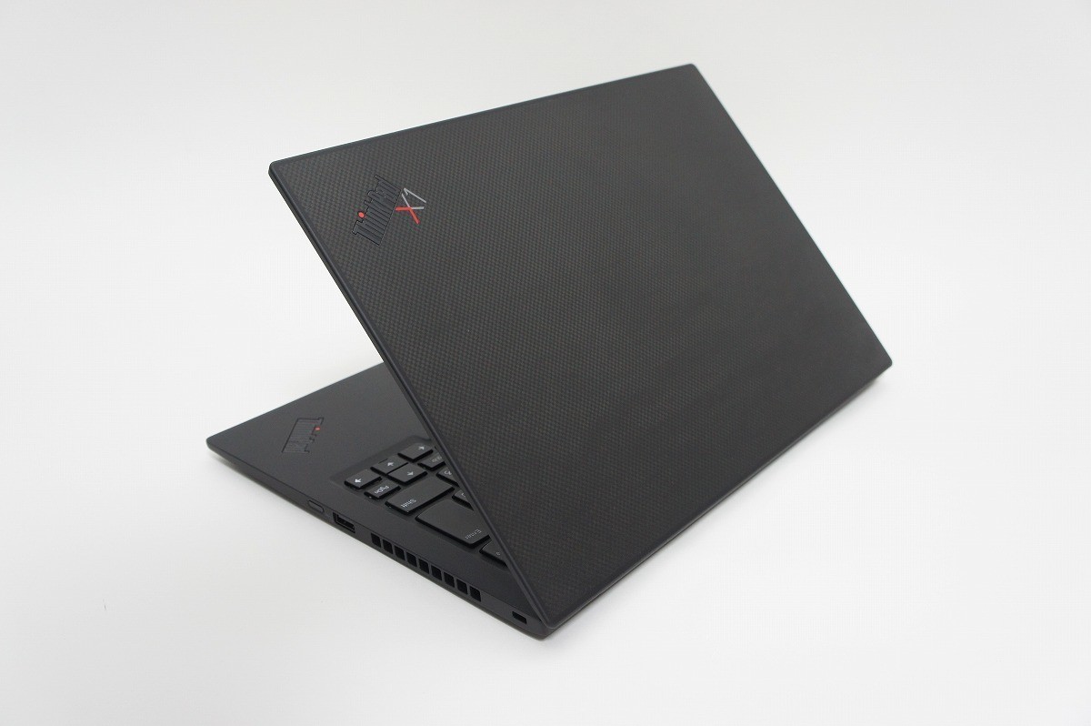 薄い軽い、高性能とこれぞ万能ノートPC! 「ThinkPad X1 Carbon Gen 8