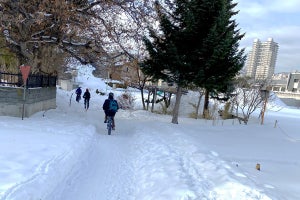 雪道を自転車で走る!? 冬の新たな移動手段「ファットバイク」を体験