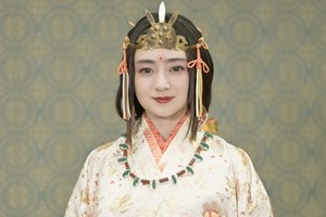 安達祐実、神話の姫のような花嫁に『にじいろカルテ』で2度目の結婚式