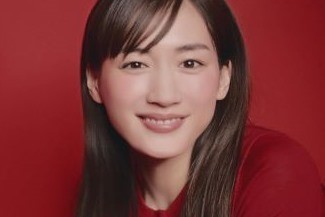 綾瀬はるか、15年目のジャイアントコーンCM 過去の“かぶりつき 綾瀬はるか、15年目のジャイアントコーンCM 過去の“かぶりつき