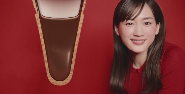綾瀬はるか、15年目のジャイアントコーンCM 過去の“かぶりつき
