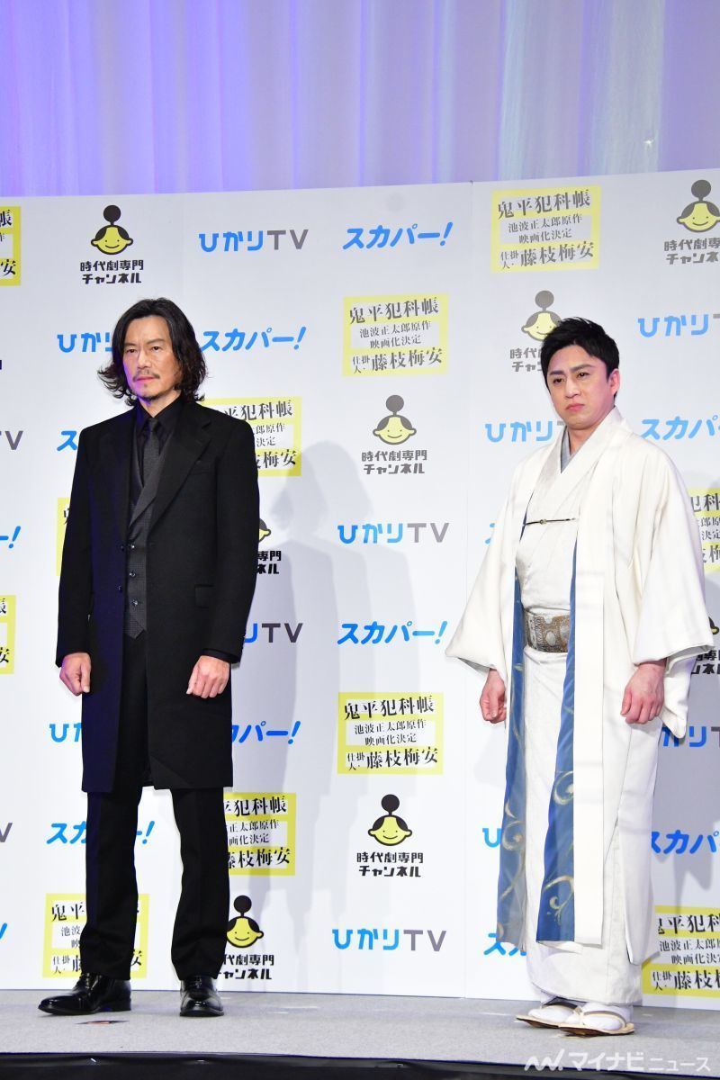映画『仕掛人・藤枝梅安』、『鬼平犯科帳』の製作発表記者会見に出席した豊川悦司、松本幸四郎(左から)