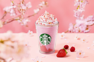 スタバ新作は「さくら咲いた ベリー フラペチーノ」! いちご感アップで開花