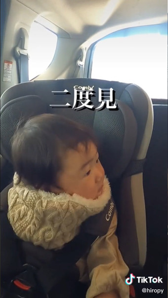 大きく首を回して見事な二度見!