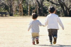 【同じ親が同じように育てたはずなのに】全く違う性格の兄弟に感じる、これこそが“個性”…! ツイッターでは「激しく同意」「ウチの一卵性双生児だって全然違う」と共感の声