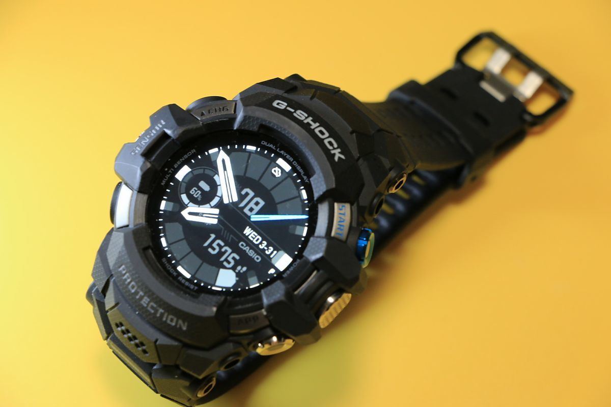 G-SHOCK G-SQUAD PRO レッド GSW-H1000-1A4JF