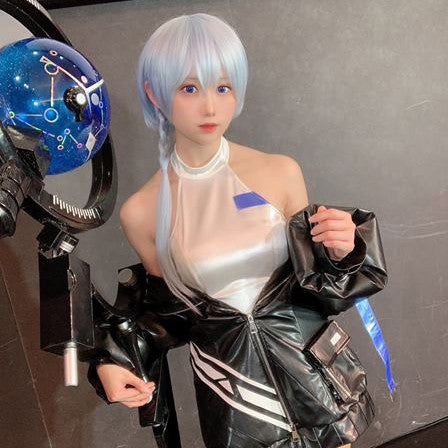 初めて表紙に掲載です コスプレイヤー篠崎こころが 週刊ヤングジャンプ オフショットを披露 マピオンニュース