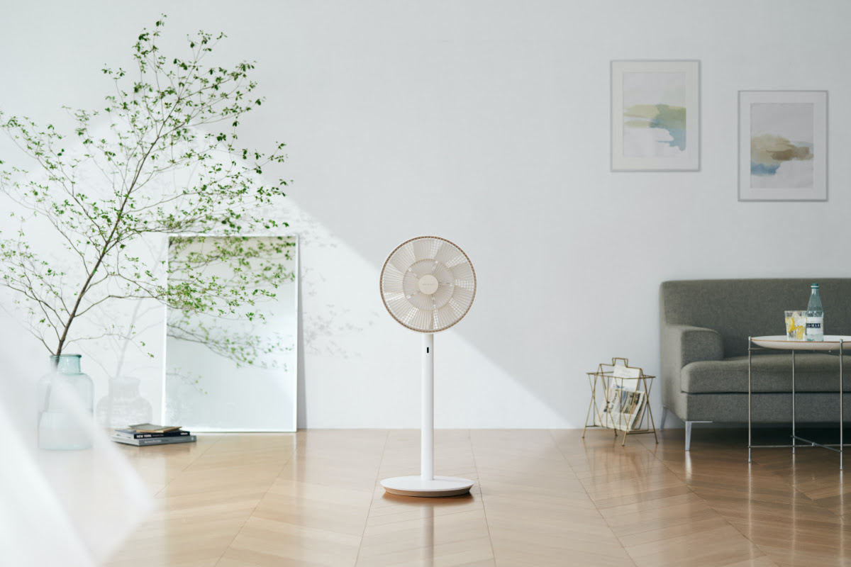 バルミューダ、二重羽根の扇風機「The GreenFan」人気の限定カラーが再