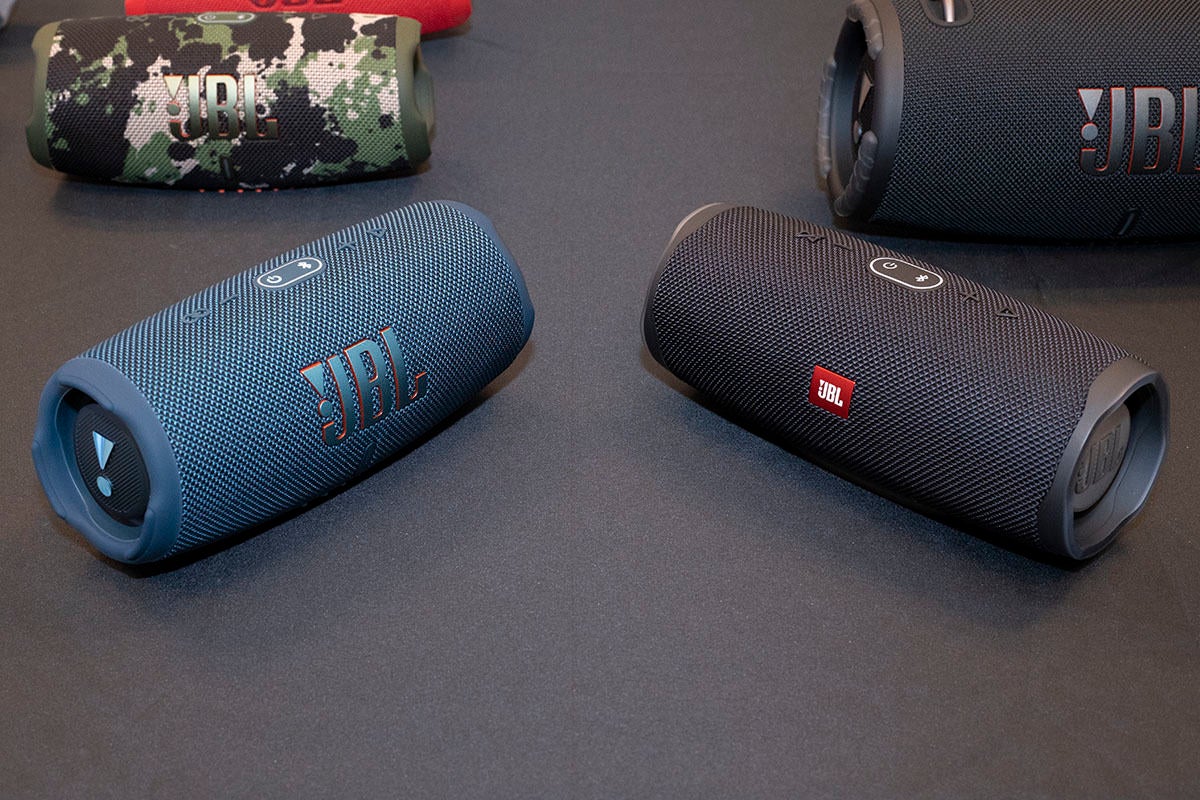 JBL、2ウェイ構成で音質強化した防水Bluetoothスピーカー「CHARGE 5