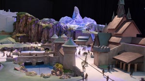 TDS新テーマポートのイメージ模型公開　『アナ雪』『ラプンツェル』などの世界表現