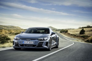 アウディの電気自動車第2弾、「Audi e-tron GT」を日本初公開