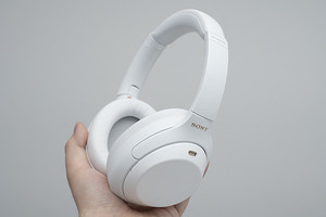 ソニー「WH-1000XM4」に限定色Silent White。LiSAコラボビジュアル公開