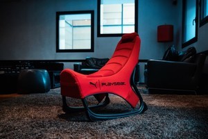 PUMAとPlayseatが開発したゲーミングチェア、座面と背もたれの境界がないデザイン