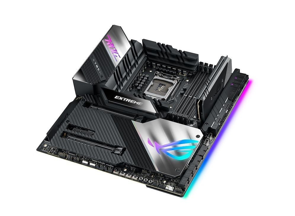 ASUSの「ROG Maximus XIII Extreme」。ROG DIMM.2カードも付属している