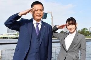 生駒里奈、痛バッグを手に“刑事オタク”役「10代は推しに対する愛で…」