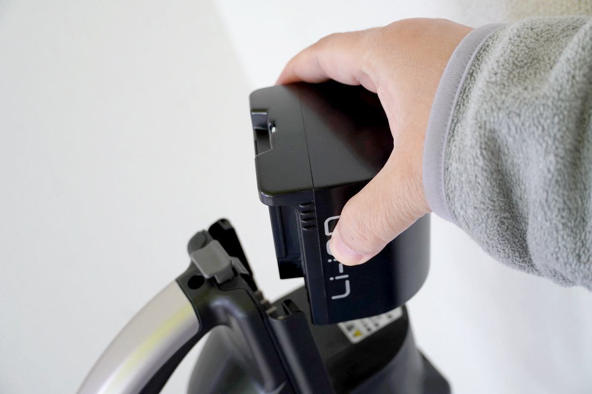 日立のコードレス掃除機「パワかるスティック PV-BL30H」、日立グローバルライフソリューションズ