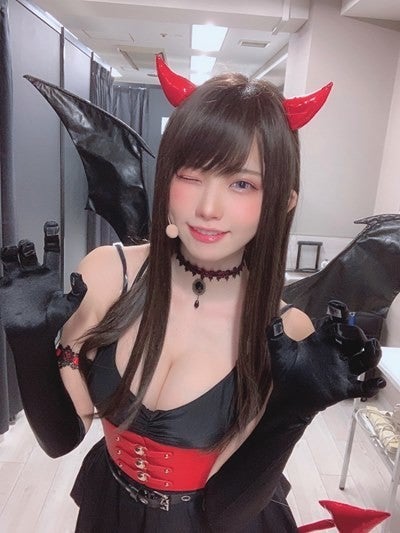 どの小悪魔衣装が好きですか コスプレイヤーえなこが歴代小悪魔ショットを公開 マイナビニュース