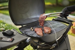 Weber、肉や魚の温度をモニタリングして美味しく焼き上げるIoT機器