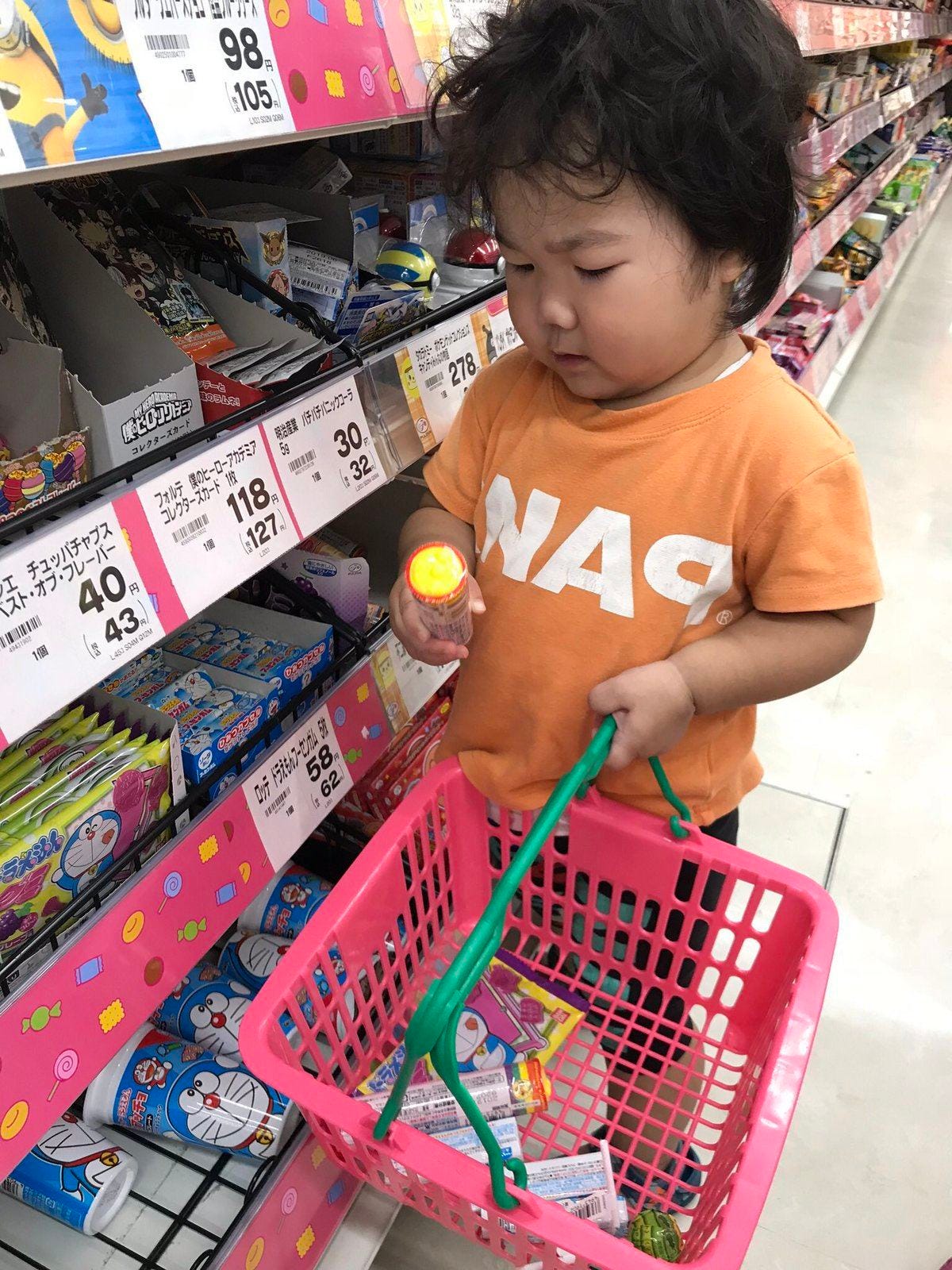 大胆不敵 お菓子を一個だけ買ってあげる という約束に幼児が取った行動 マイナビニュース