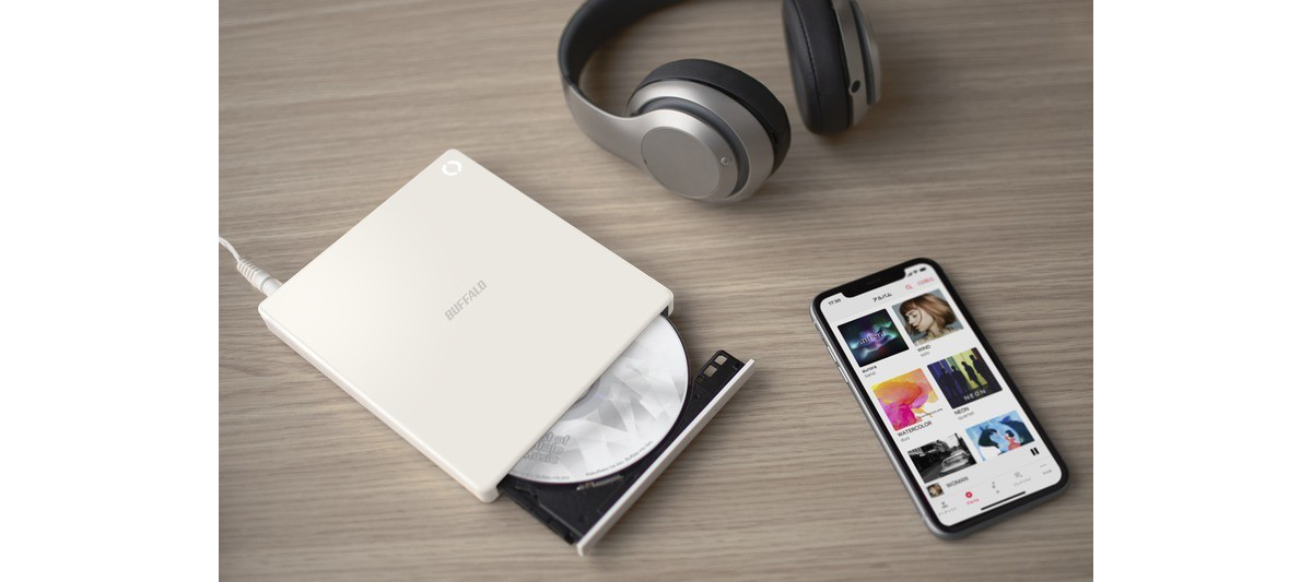 スマホにCD楽曲を直接取り込む「ラクレコ」。バッファローから スマホにCD楽曲を直接取り込む「ラクレコ」。バッファローから