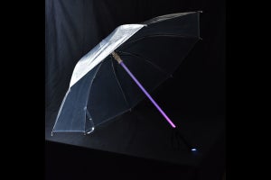 サンコー、7色に光るLED内蔵の雨傘「夜道も安心『光る！ライフセーブレラ』」