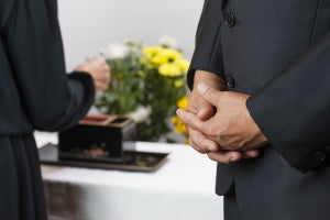 喪主経験者の6割超が葬儀後に後悔 - 最も多かった後悔の内容は?